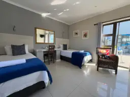 Room 8 - Luxury twin Room Le Blue Guest House (3)