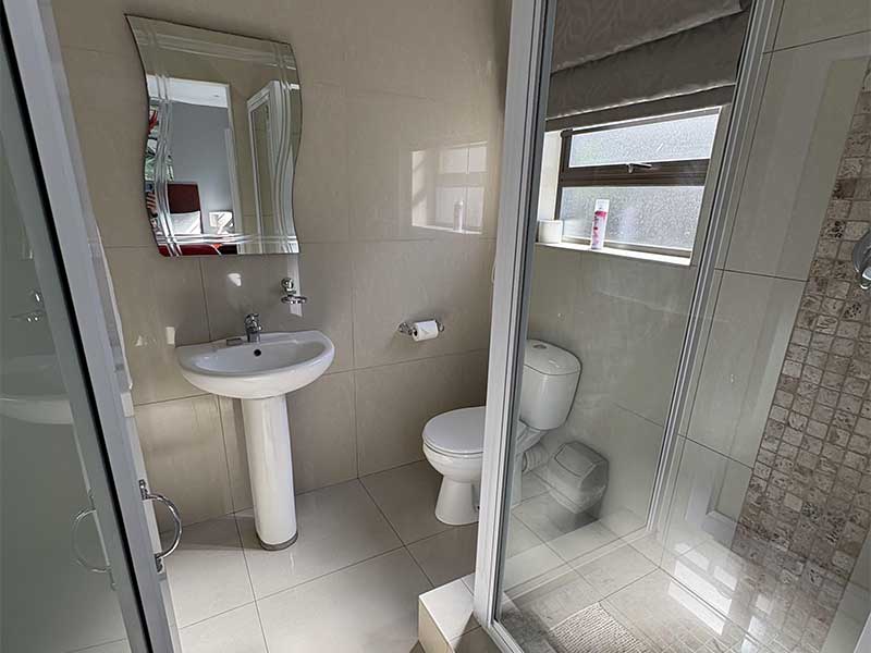 Port-Elizabeth-Guest-House-Accommodation_Room3-bathroom